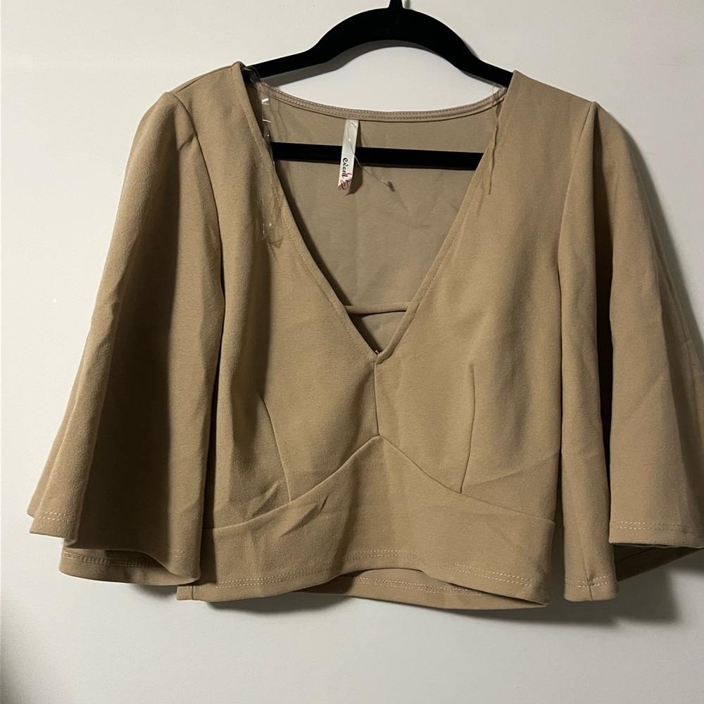 NWOT Elegant Tan V-Neck Crop Top - Picture 4 of 6